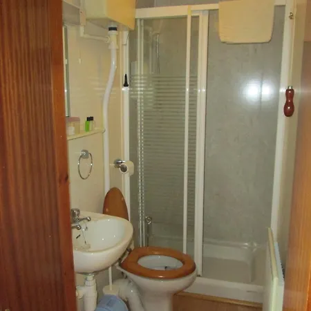 Alojamento de Acomodação e Pequeno-almoço Laburnum House